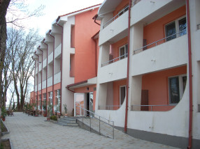 Acces hotel Turist si curtea interioara