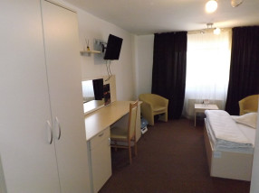 Camera hotel Craiova cu birou si TV