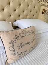 Cazare pat matrimonial Hotel Royal